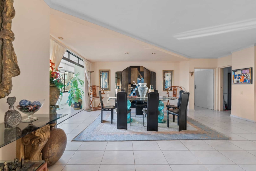 3 Bedroom Property for Sale in Sea Point Western Cape